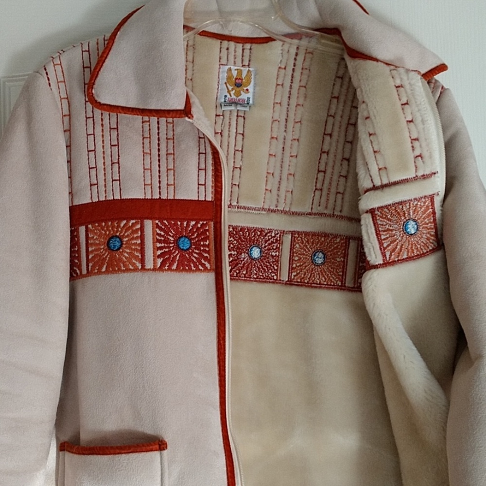 Native American style coat - Picture 4 of 4